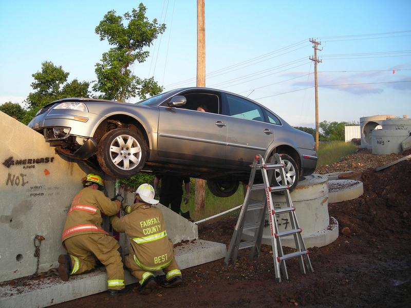 Illustration for article titled VW Passat Lands In Precarious Position After Failed Ken Block Impersonation